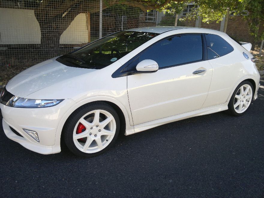 White Honda Civic Type R